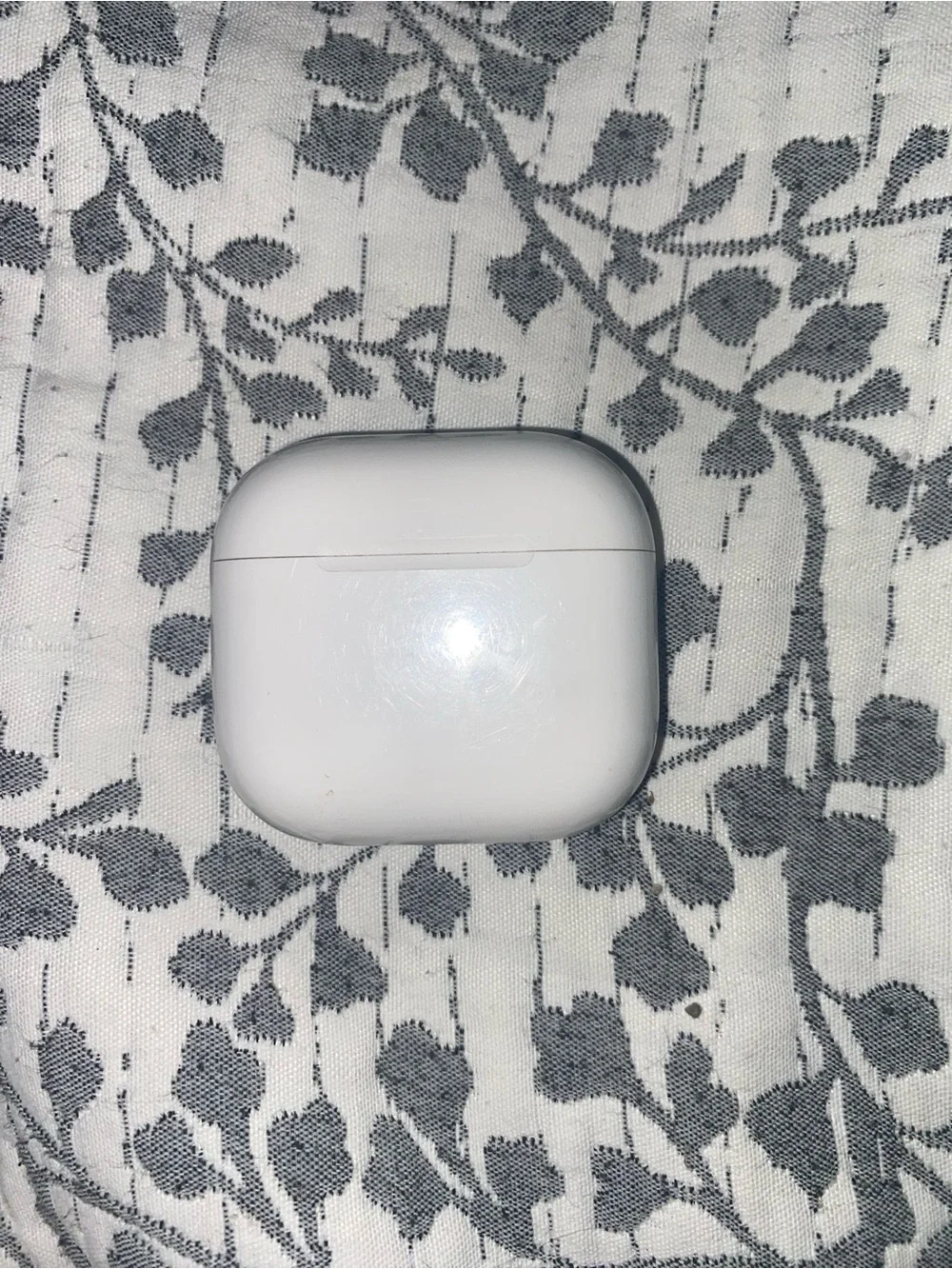 Apple Airpods Gen3, only had right side earbud with Nerd case - White